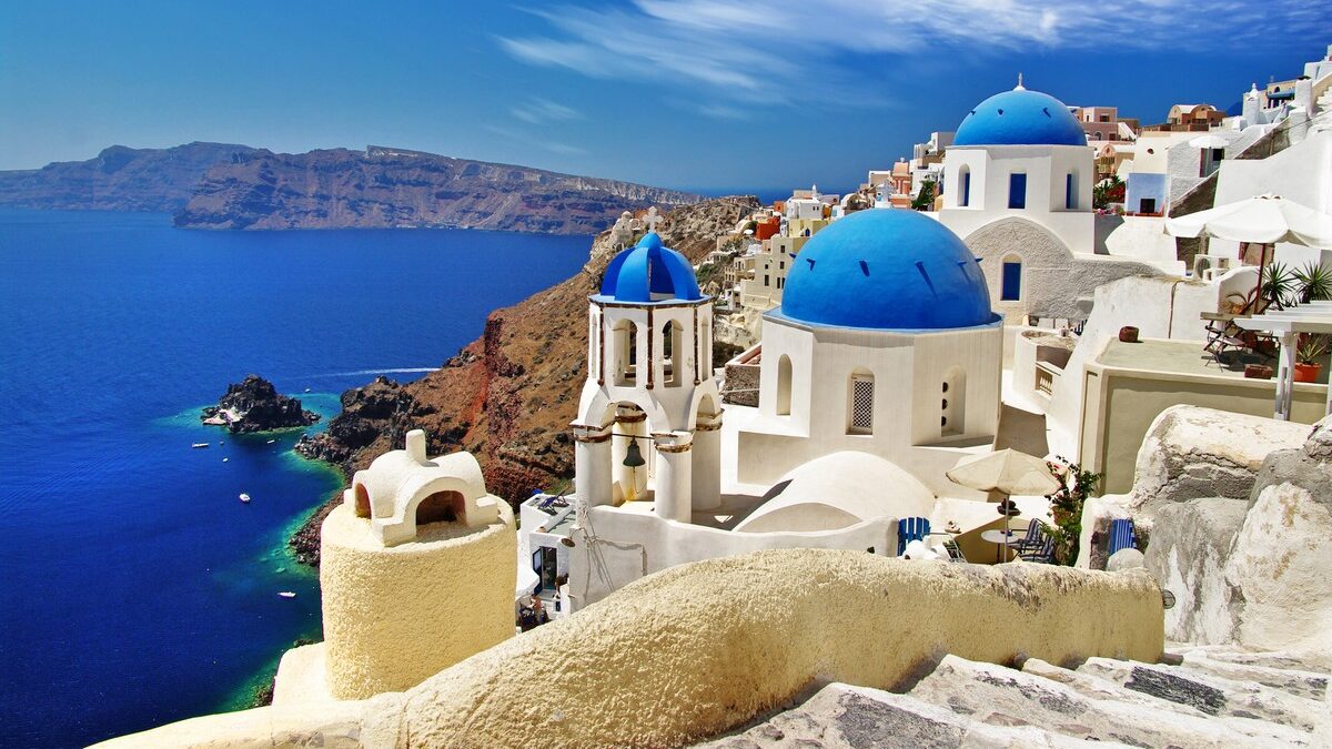 santorini e1742818437312.jpg